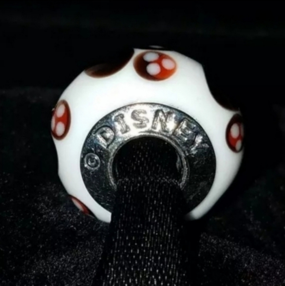 Pandora Mickey and Minnie murano glass beads set. - Picture 7 of 8